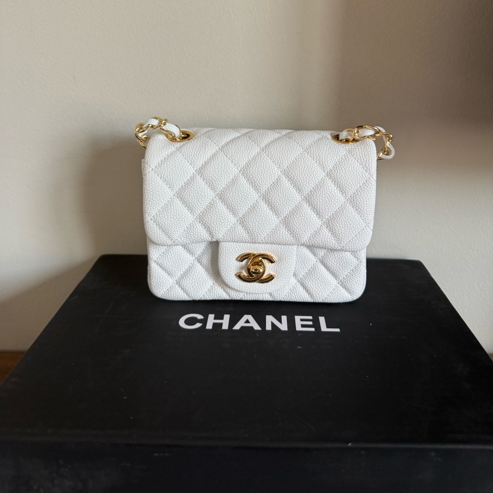 White Mini Flap crossbody bag. Caviar leather.Gold hardware,excellent condition.